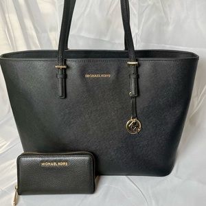 Michael Kors Jet Set - Large Saffiano Leather Tote
